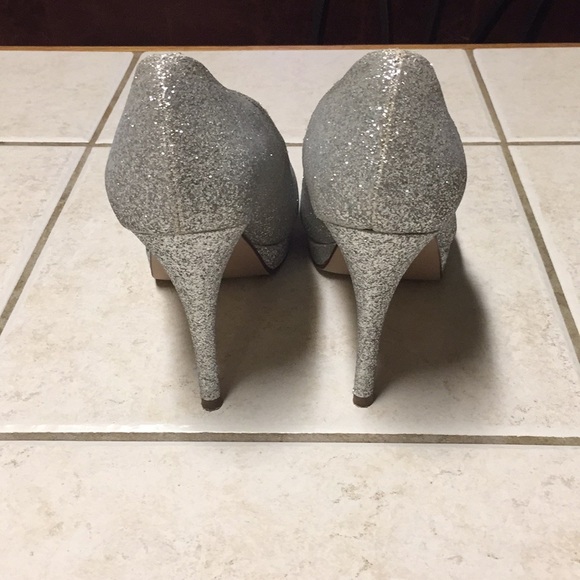✨✨REDUCED Women’s Silver Heels✨✨ - Picture 2 of 6